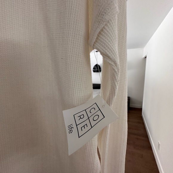 CORE LIFE TURTLE NECK IN WHITE - Picture 9 of 9